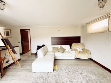 Venta Casa Condominio Los Bravos, interior. Colegio Craighousee