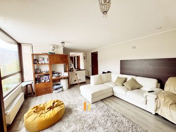 Venta Casa Condominio Los Bravos, interior. Colegio Craighousee