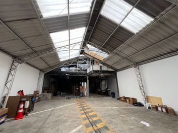 LOCAL COMERCIAL EN VENTA CENTRO HISTORICO-CUENCA