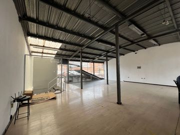 LOCAL COMERCIAL EN VENTA CENTRO HISTORICO-CUENCA