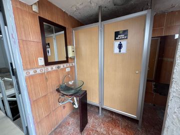 LOCAL COMERCIAL EN VENTA CENTRO HISTORICO-CUENCA