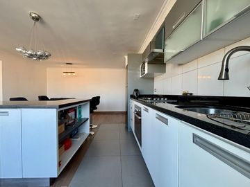 Se Vende Departamento Remodelado Y Amoblado, Estacionamiento. Providencia, Los Leones