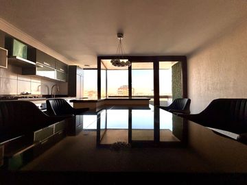 Se Vende Departamento Remodelado Y Amoblado, Estacionamiento. Providencia, Los Leones