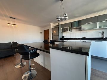 Se Vende Departamento Remodelado Y Amoblado, Estacionamiento. Providencia, Los Leones