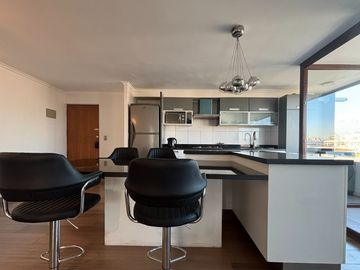 Se Vende Departamento Remodelado Y Amoblado, Estacionamiento. Providencia, Los Leones