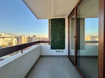 Se Vende Departamento Remodelado Y Amoblado, Estacionamiento. Providencia, Los Leones