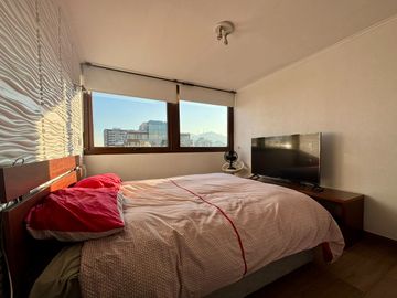 Se Vende Departamento Remodelado Y Amoblado, Estacionamiento. Providencia, Los Leones