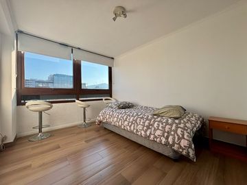 Se Vende Departamento Remodelado Y Amoblado, Estacionamiento. Providencia, Los Leones