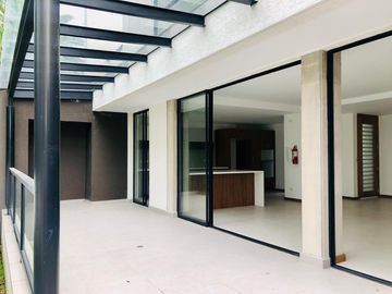 Venta Casa a Estrenar en Cumbayá, Conjunto Residencial de 9 casas, 266M² C. 385 M² T. $310.000