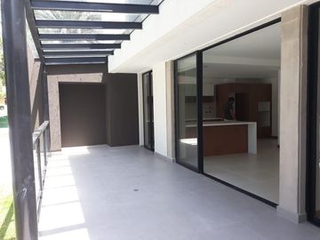 Venta Casa a Estrenar en Cumbayá, Conjunto Residencial de 9 casas, 266M² C. 385 M² T. $310.000