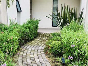 Venta Casa a Estrenar en Cumbayá, Conjunto Residencial de 9 casas, 266M² C. 385 M² T. $310.000