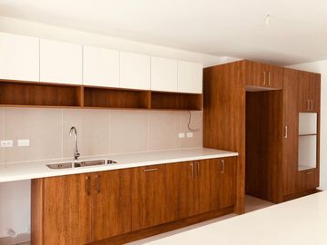 Venta Casa a Estrenar en Cumbayá, Conjunto Residencial de 9 casas, 266M² C. 385 M² T. $310.000