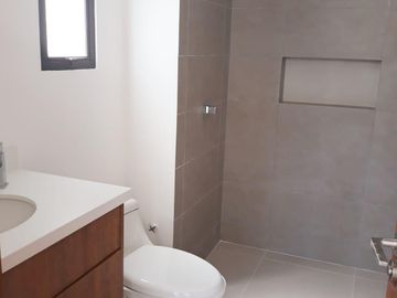 Venta Casa a Estrenar en Cumbayá, Conjunto Residencial de 9 casas, 266M² C. 385 M² T. $310.000