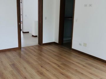 Venta Casa a Estrenar en Cumbayá, Conjunto Residencial de 9 casas, 266M² C. 385 M² T. $310.000