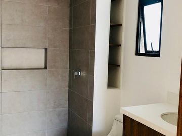 Venta Casa a Estrenar en Cumbayá, Conjunto Residencial de 9 casas, 266M² C. 385 M² T. $310.000