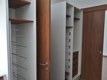 Venta Casa a Estrenar en Cumbayá, Conjunto Residencial de 9 casas, 266M² C. 385 M² T. $310.000