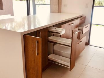 Venta Casa a Estrenar en Cumbayá, Conjunto Residencial de 9 casas, 266M² C. 385 M² T. $310.000