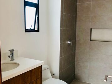 Venta Casa a Estrenar en Cumbayá, Conjunto Residencial de 9 casas, 266M² C. 385 M² T. $310.000
