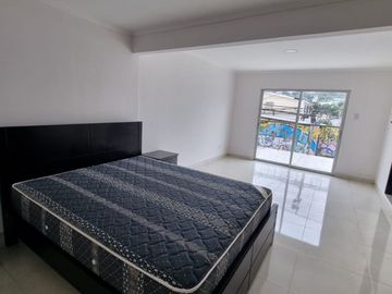 Casa con Local en Venta en Urdesa Norte, Remodelada, 5 Habitaciones, 6 Baños, Terraza, Balcón, Garaje, Seguridad.