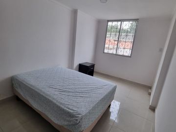 Casa con Local en Venta en Urdesa Norte, Remodelada, 5 Habitaciones, 6 Baños, Terraza, Balcón, Garaje, Seguridad.