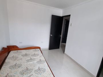 Casa con Local en Venta en Urdesa Norte, Remodelada, 5 Habitaciones, 6 Baños, Terraza, Balcón, Garaje, Seguridad.