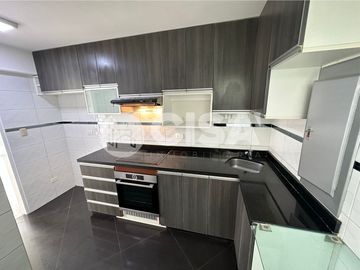 Vive con Estilo: Dúplex de 145 m² con Terraza y Vista Exterior en Surquillo