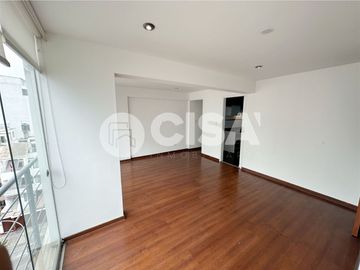 Vive con Estilo: Dúplex de 145 m² con Terraza y Vista Exterior en Surquillo