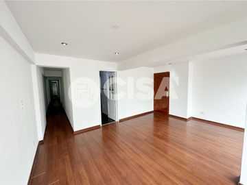 Vive con Estilo: Dúplex de 145 m² con Terraza y Vista Exterior en Surquillo