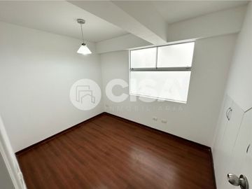 Vive con Estilo: Dúplex de 145 m² con Terraza y Vista Exterior en Surquillo