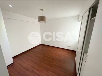 Vive con Estilo: Dúplex de 145 m² con Terraza y Vista Exterior en Surquillo