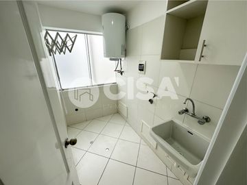 Vive con Estilo: Dúplex de 145 m² con Terraza y Vista Exterior en Surquillo
