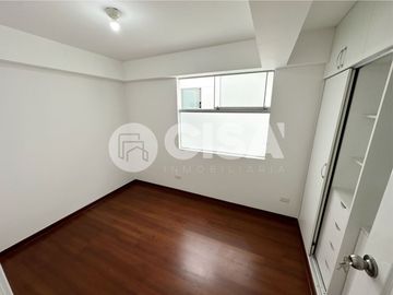 Vive con Estilo: Dúplex de 145 m² con Terraza y Vista Exterior en Surquillo