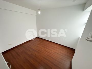 Vive con Estilo: Dúplex de 145 m² con Terraza y Vista Exterior en Surquillo