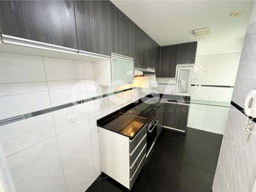 Vive con Estilo: Dúplex de 145 m² con Terraza y Vista Exterior en Surquillo