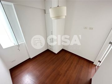 Vive con Estilo: Dúplex de 145 m² con Terraza y Vista Exterior en Surquillo