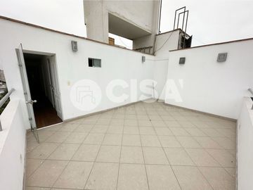 Vive con Estilo: Dúplex de 145 m² con Terraza y Vista Exterior en Surquillo
