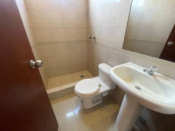 URBANIZACION BRISAS DEL NORTE, VENDO PRECIOSA VILLA DOS PLANTAS, TRES DORMITORIOS, EXCELENTES ACABADOS, OPORTUNIDAD POR VIAJE