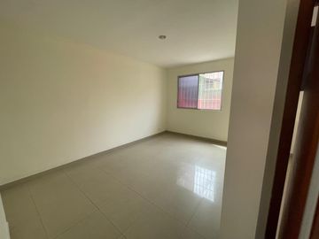 URBANIZACION BRISAS DEL NORTE, VENDO PRECIOSA VILLA DOS PLANTAS, TRES DORMITORIOS, EXCELENTES ACABADOS, OPORTUNIDAD POR VIAJE