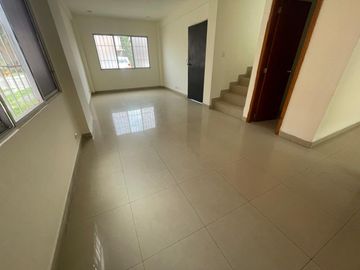 URBANIZACION BRISAS DEL NORTE, VENDO PRECIOSA VILLA DOS PLANTAS, TRES DORMITORIOS, EXCELENTES ACABADOS, OPORTUNIDAD POR VIAJE