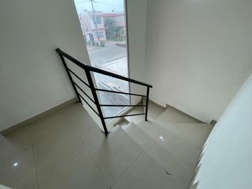 URBANIZACION BRISAS DEL NORTE, VENDO PRECIOSA VILLA DOS PLANTAS, TRES DORMITORIOS, EXCELENTES ACABADOS, OPORTUNIDAD POR VIAJE