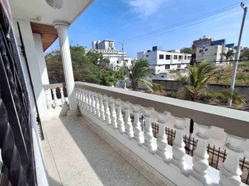 VENDO CASA ESQUINERA , SECTOR  BUENAVISTA