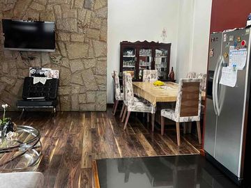 amplio terreno en venta con parqueadero público y casa en venta en San Sebastián