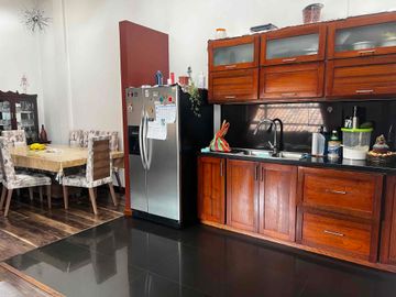 amplio terreno en venta con parqueadero público y casa en venta en San Sebastián