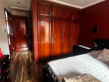 amplio terreno en venta con parqueadero público y casa en venta en San Sebastián