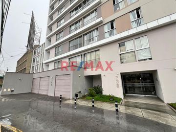 Departamento Con Vista Exterior Con Cochera Y Deposito En Pueblo Libre