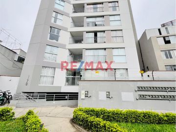Departamento Con Vista Exterior Con Cochera Y Deposito En Pueblo Libre