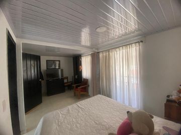 Casa muy Amplia en Conjunto cerrado