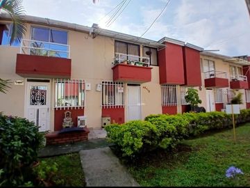 Casa muy Amplia en Conjunto cerrado