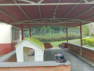 Casa muy Amplia en Conjunto cerrado