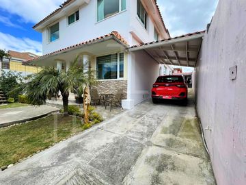 CASA INDEPENDIENTE EN URBANIZACION PRIVADA PORTAL DE LA HACIENDA SANGOLQUI